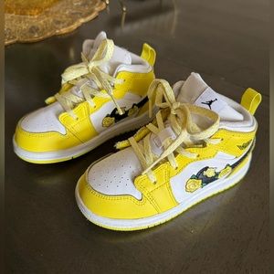 Nike Air Jordan 1 Mid Shoes